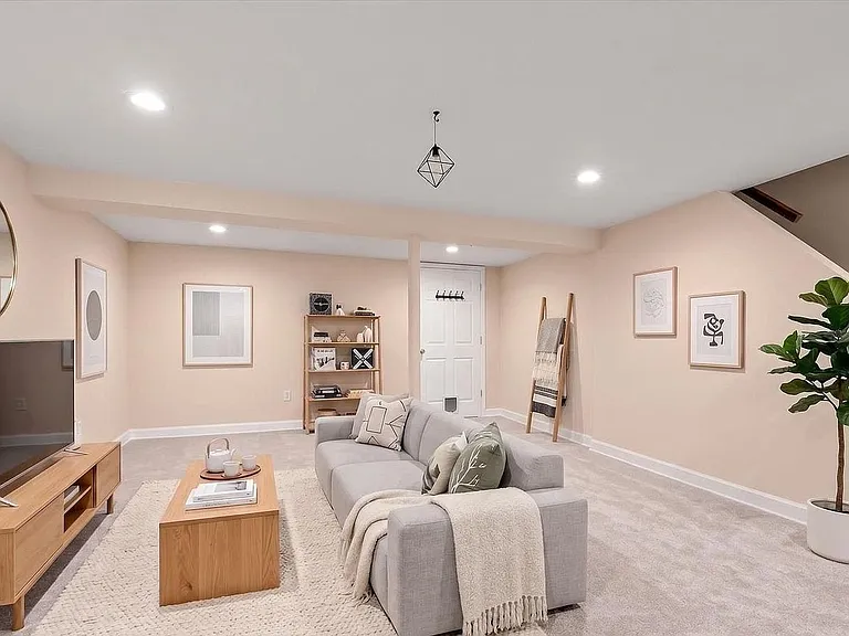 8 Enjay Ave — Photo 37