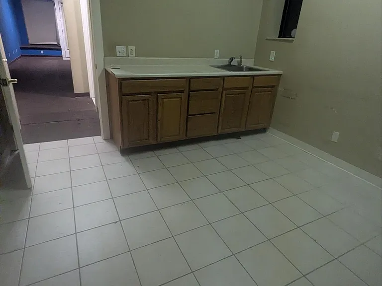 537 Thurston Rd — Photo 2