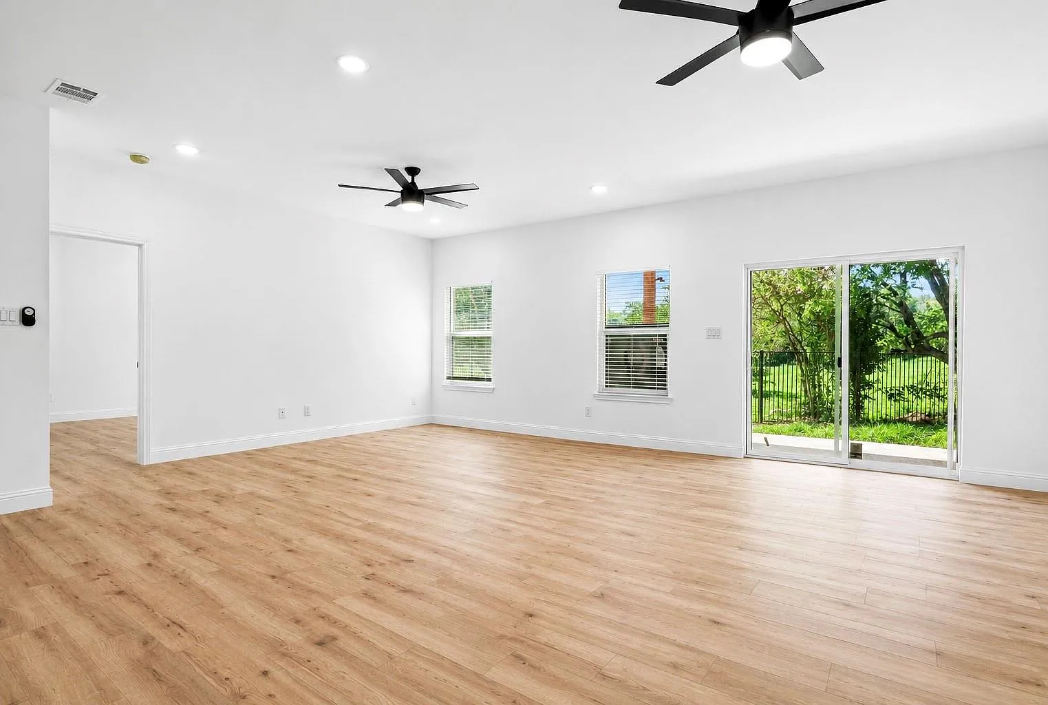 4 bed, 1892 sqft, $2,500 — Photo 3