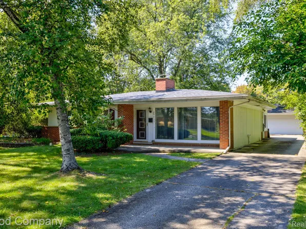 29255 Westbrook Pkwy, Southfield, MI 48076
