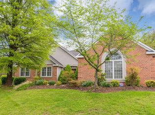12008 Holly Leaf Ct, Great Falls, VA 22066