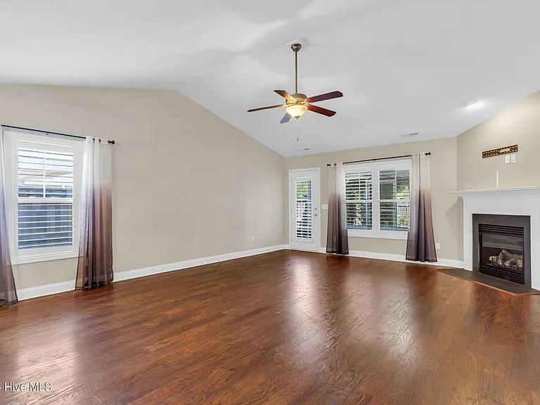 8530 Jadewood Dr — Photo 5