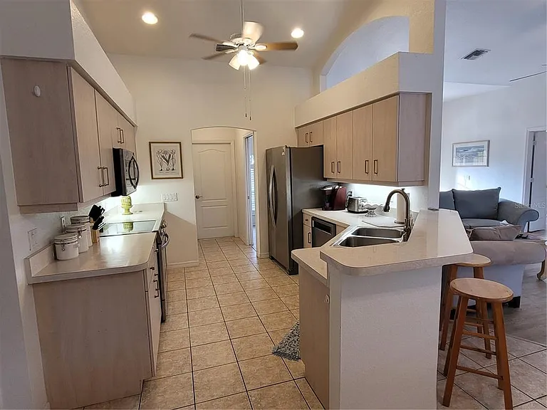 72 Long Meadow Ct — Photo 8