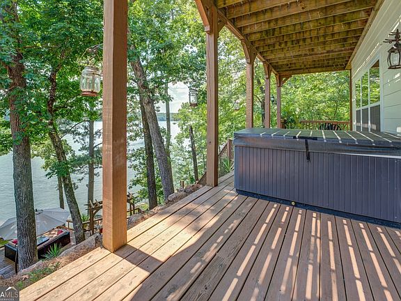 5th image of 265 Shoreline Dr
