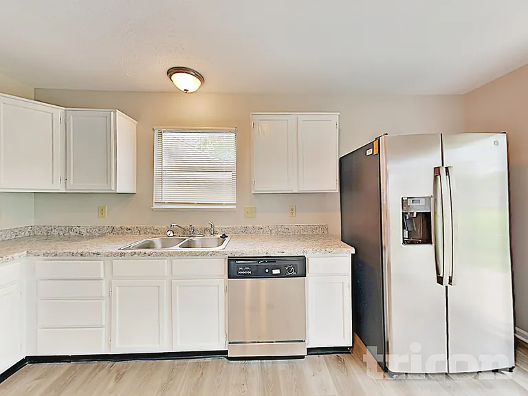 4719 Plantation St — Photo 8