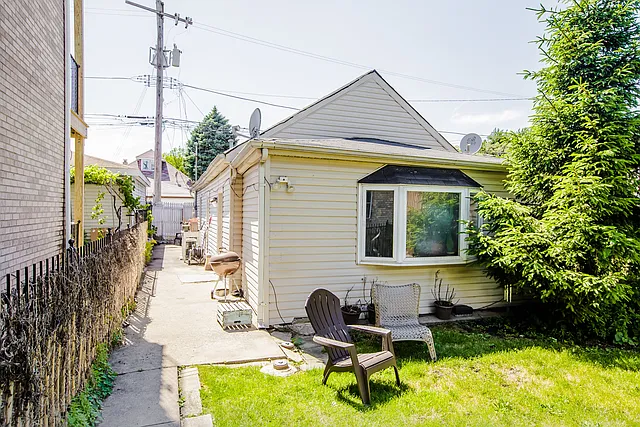 3350 N Narragansett Ave photo 1
