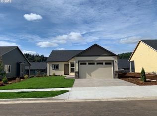827 Riley Dr, Silverton, OR 97381