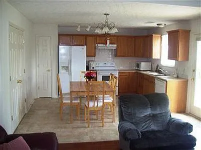 2364 Prescott Ln — Photo 2