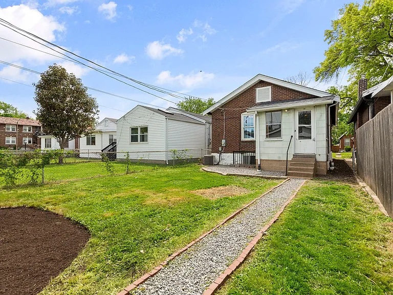 4011 McDonald Ave — Photo 20
