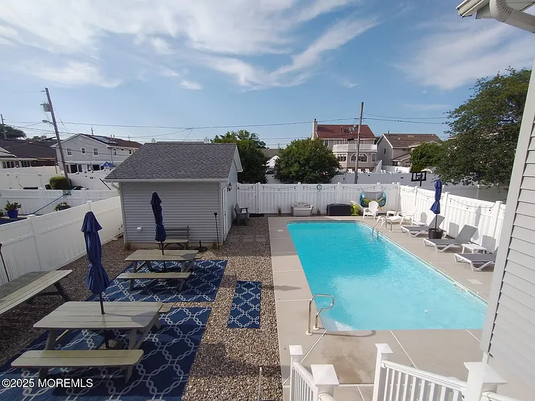 211 Trenton Ave — Photo 6