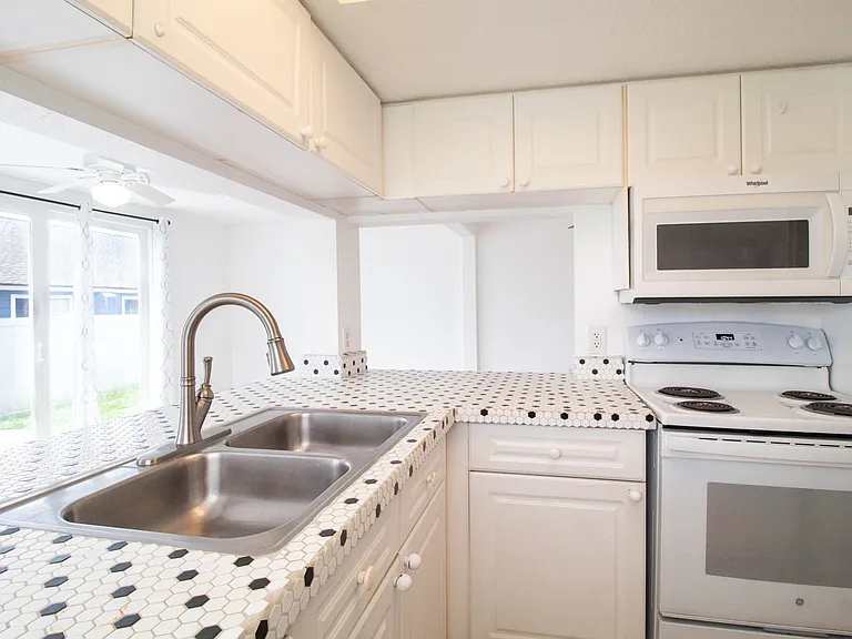 275 Mango Dr #A — Photo 12