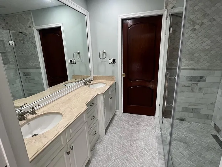 220 Pointe Dr — Photo 18
