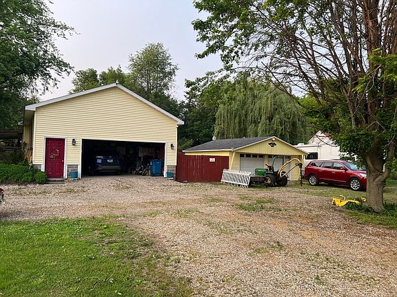 5th image of 616 S 2nd St