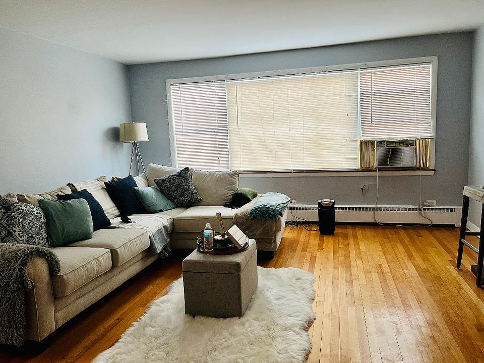 1st image of 5537 N Artesian Ave #2