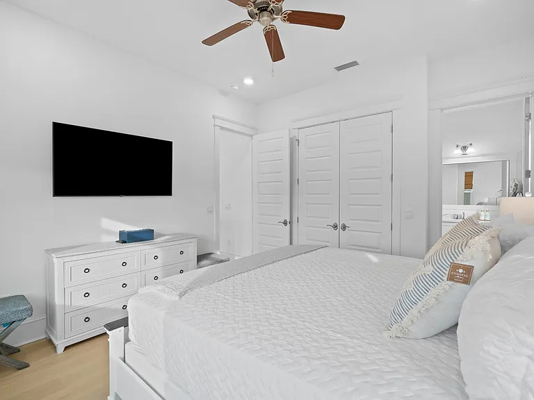 49 Seaboard Ln — Photo 47