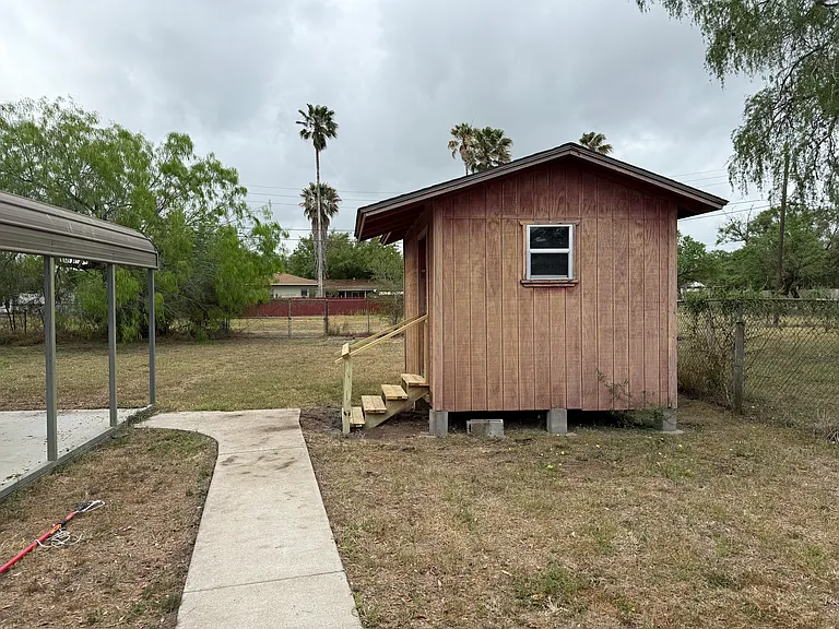 607 W Miller St — Photo 5