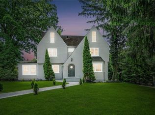 20 Coventry Ln, New Rochelle, NY 10805