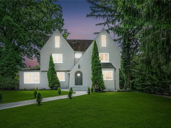 20 Coventry Lane, New Rochelle, NY 10805