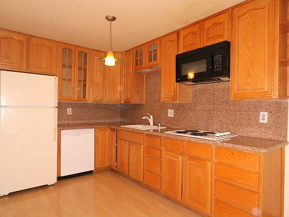 3rd image of 1000 Franklin St APT 103