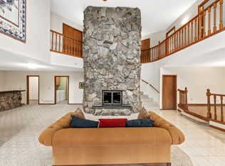 W332S3781 Lilac Ct, Dousman, WI 53118