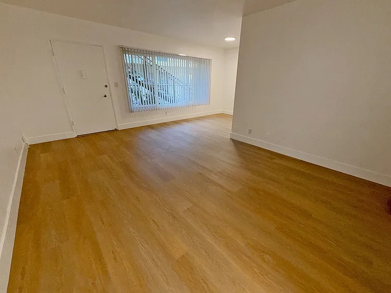 3685 Mentone Ave #4 — Photo 8