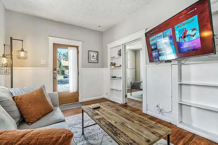 815 E Cache La Poudre St #A — Photo 16