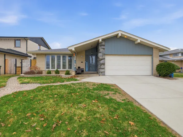 9728 S Tripp Ave, Oak Lawn, IL 60453