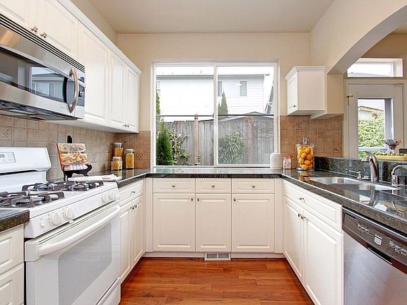 4th image of 23932 SE 7th St