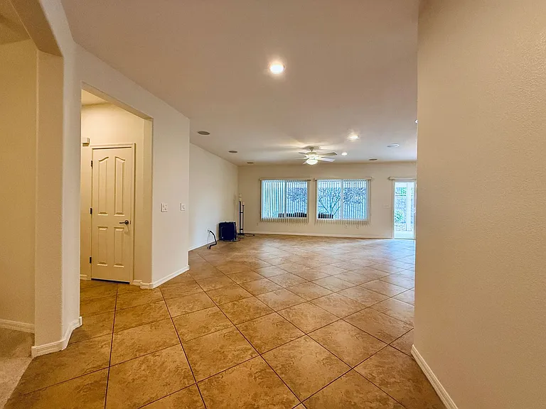 2119 Gunnison Pl — Photo 3