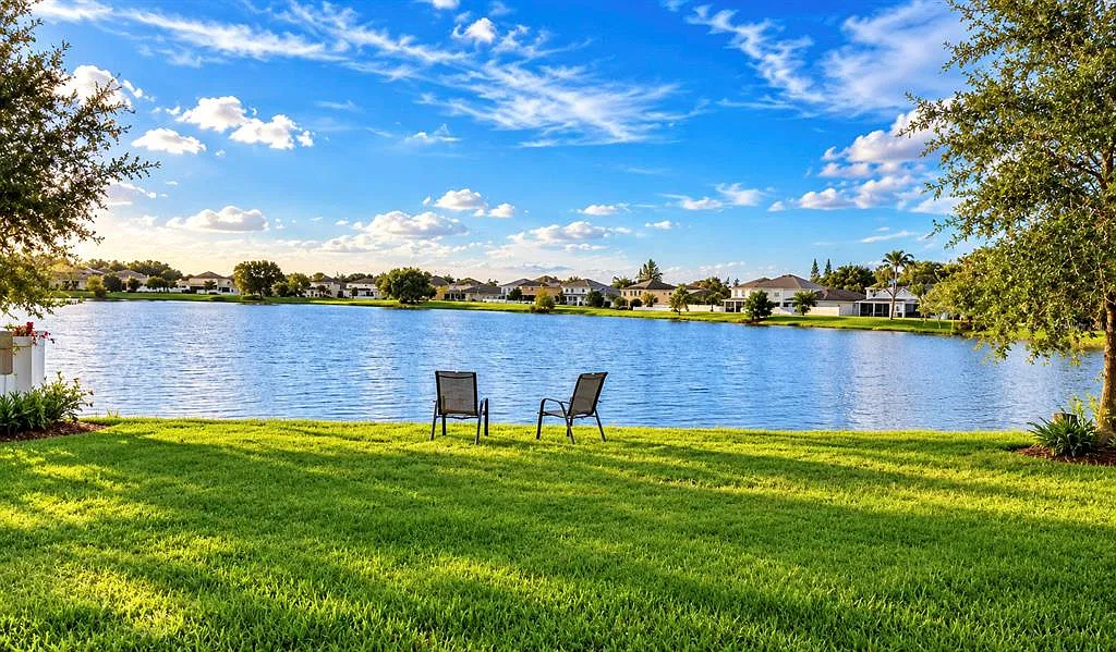 4 bed, 2.5 bath, 2487 sqft, $2,900 — Photo 3