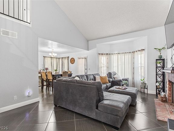 5th image of 3940 Gulliver St