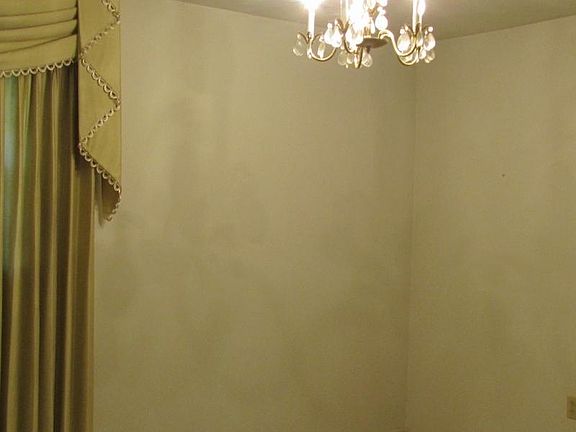 3rd image of 346 Venetian Way