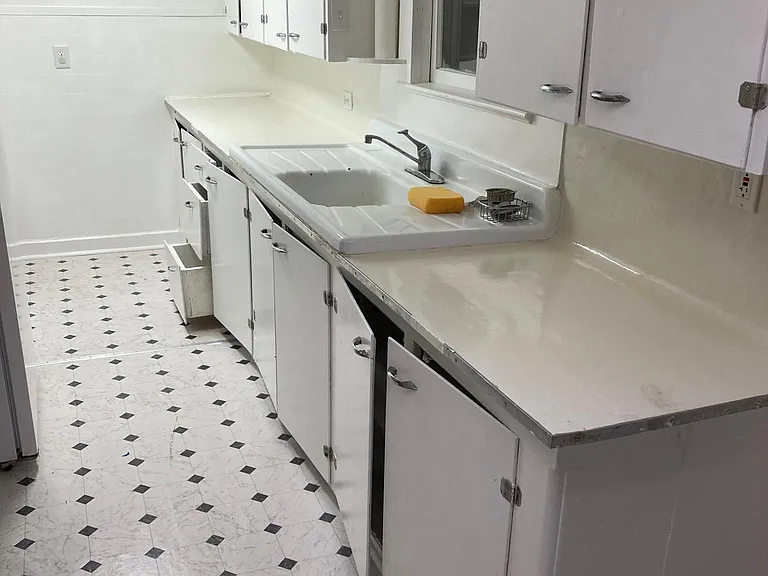 Nice clean kitchen