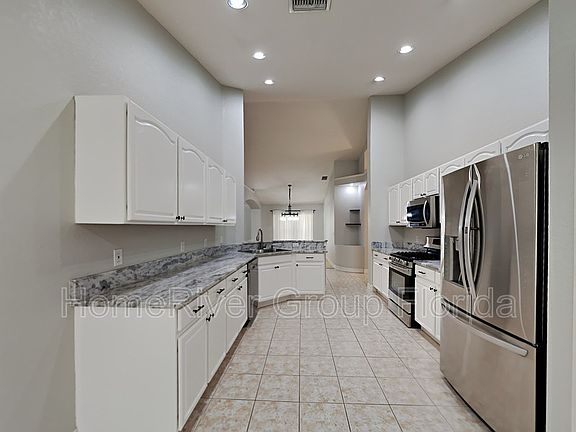 4th image of 9726 Bay Colony Dr