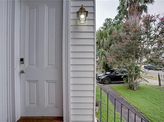 3rd image of 821 Bordeaux St