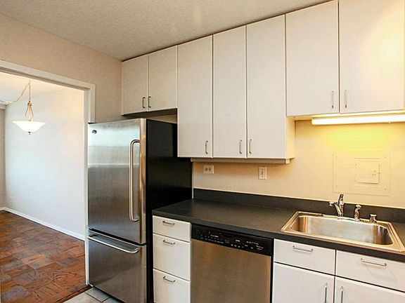 4th image of 2030 N Adams St APT 1108
