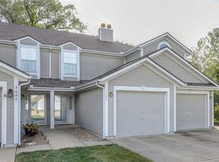 5642 NW Plantation Dr, Lees Summit, MO 64064