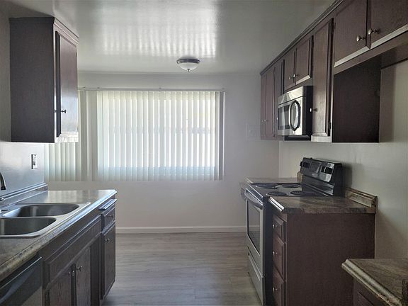 4th image of 623 S Grevillea Ave #3
