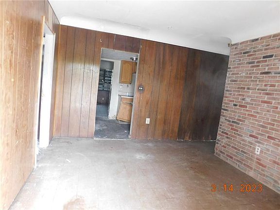 3rd image of 890 NW 34th Way