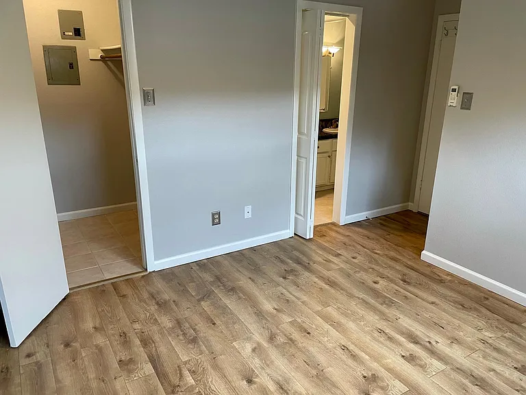 Guest room/office. Good size walk in closet. Private bathroom access.