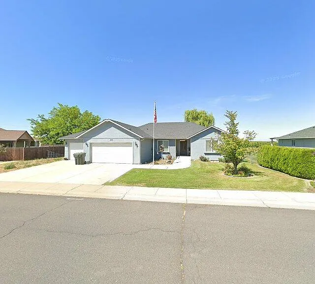 208 Sunset Ln — Photo 1