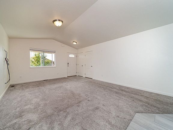 4th image of 462 El Jardin Ln