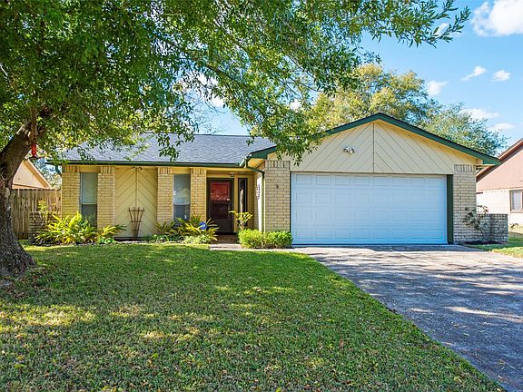 2nd image of 4910 Meadowood Cir