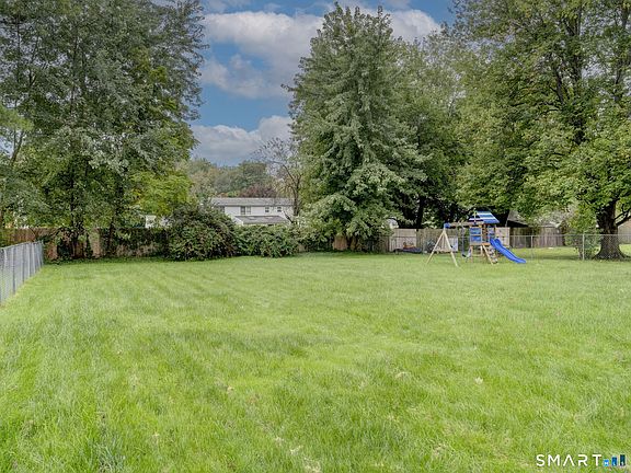 3rd image of 10 Meadowlark Road