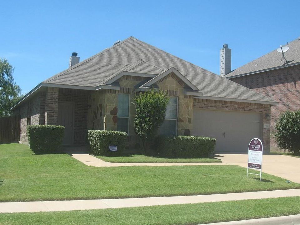 Location, location, location!!! Cul-de-sac lot by pond, greenbelt, & amenity center