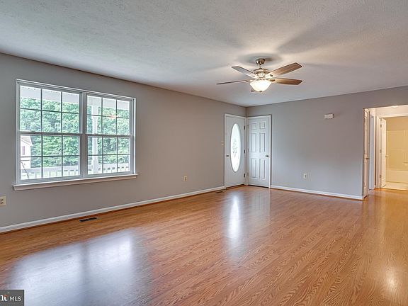 4th image of 29035 Dandelion Dr