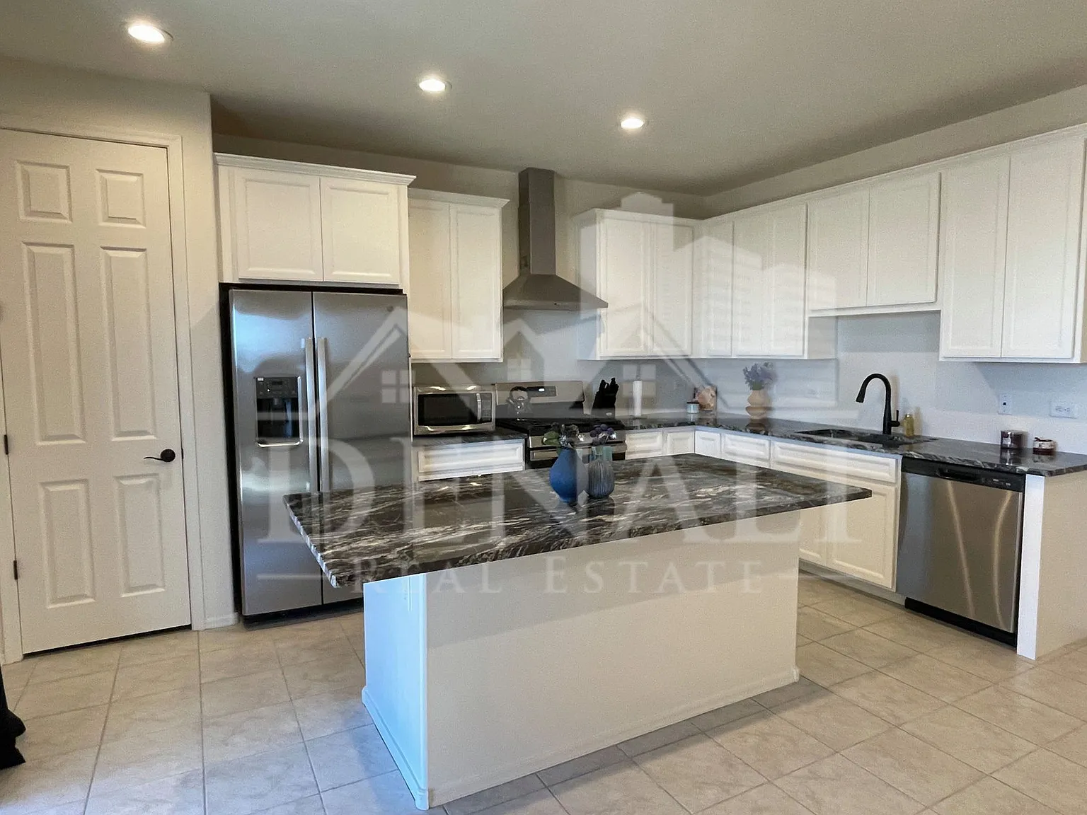 3 bed, 2.0 bath, 1228 sqft, $1,995 — Photo 3