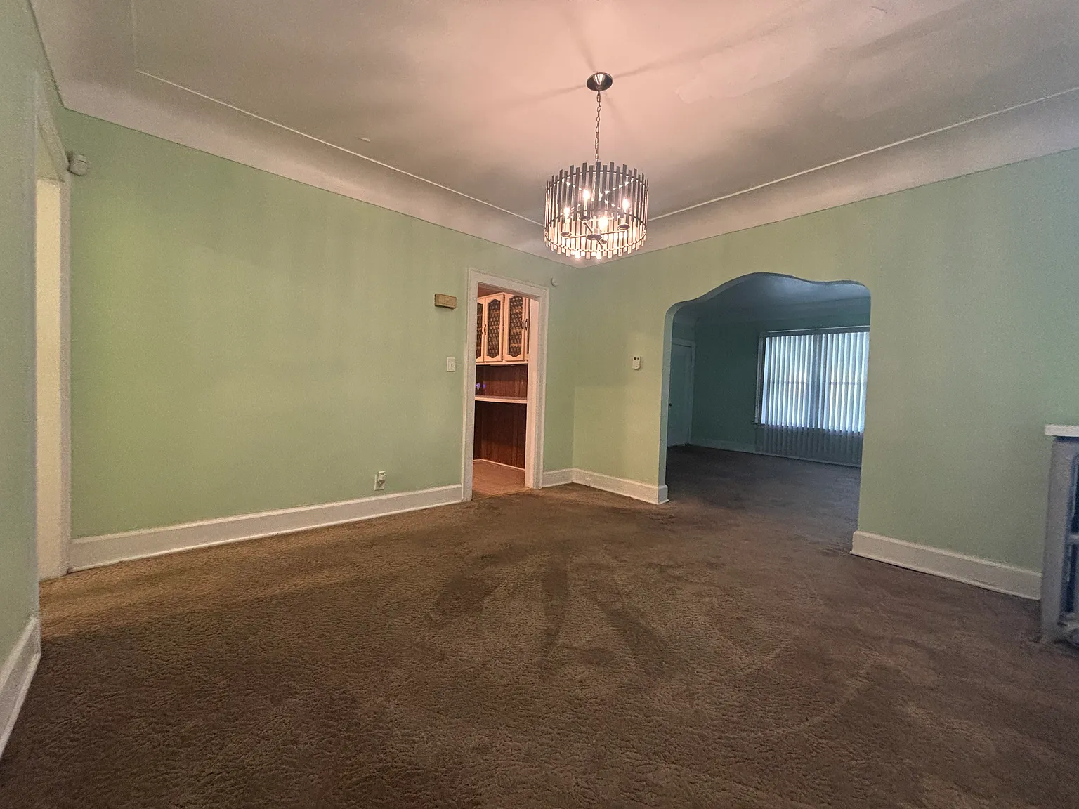 3 bed, 2700 sqft, $1,100 — Photo 4