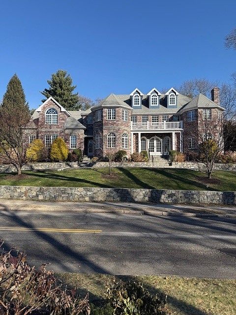 1st image of 66 Forest Ave