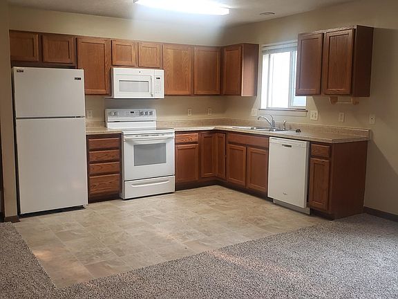3rd image of 906 S 1st St